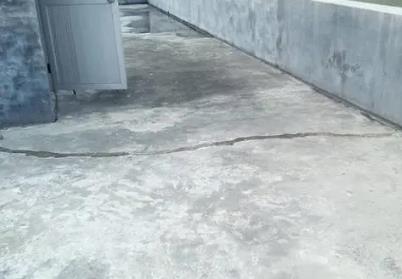 马尔康楼顶漏水维修公司分享下如何解决卫生间隐蔽部位漏水的问题?